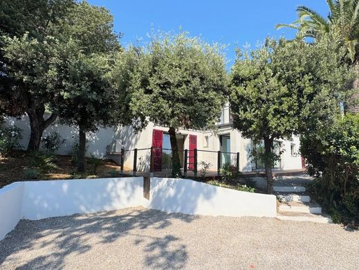 Apartment / Etagenwohnung in Les Issambres, Var