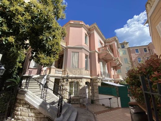 Apartment / Etagenwohnung in Menton, Alpes-Maritimes