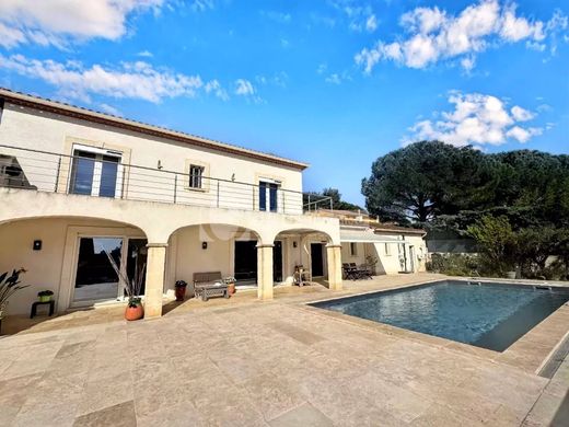 ‏בתי יוקרה ב  Beaucaire, Gard