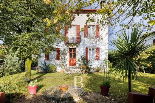 Luxury home in Ustaritz, Pyrénées-Atlantiques