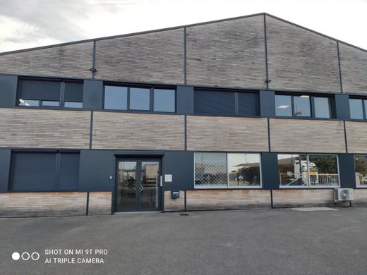 Biuro w Bourg-en-Bresse, Ain