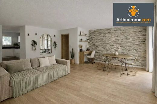 Apartment / Etagenwohnung in Pietrosella, Südkorsika