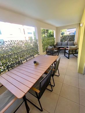 Apartment / Etagenwohnung in Roquefort-les-Pins, Alpes-Maritimes