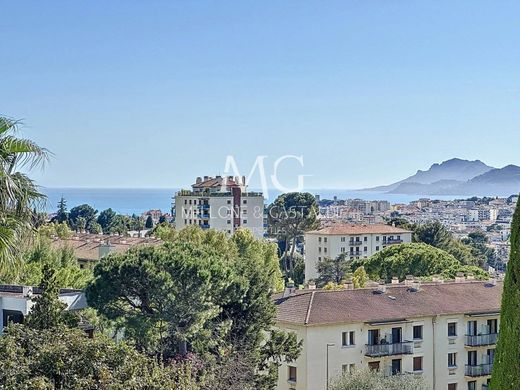 Apartment / Etagenwohnung in Le Cannet, Alpes-Maritimes