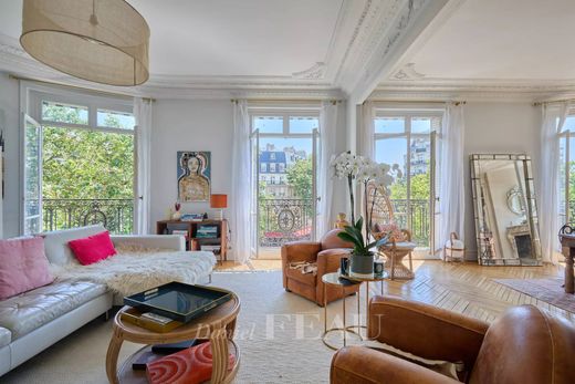 Apartment in Tour Eiffel, Invalides – Ecole Militaire, Saint-Thomas d’Aquin, Paris