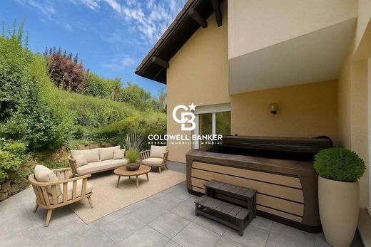 Luxe woning in Cranves-Sales, Haute-Savoie