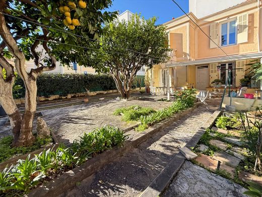 Casa di lusso a Cagnes-sur-Mer, Alpi Marittime