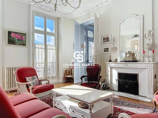 Maison de luxe à Tonnay-Charente, Charente-Maritime