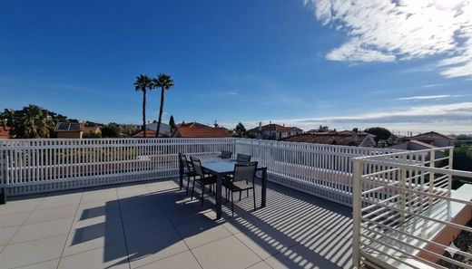 Apartment / Etagenwohnung in Cagnes-sur-Mer, Alpes-Maritimes