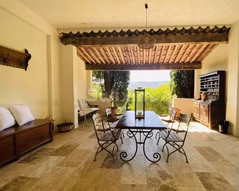 Lüks ev Cogolin, Var