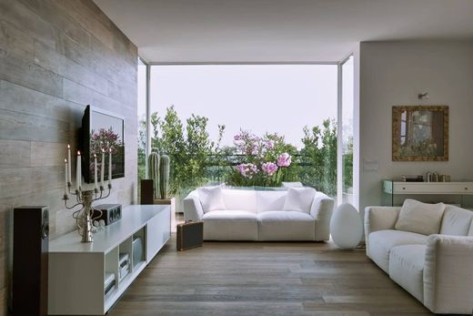 아파트 / Belleville, Père-Lachaise, Ménilmontant, Paris