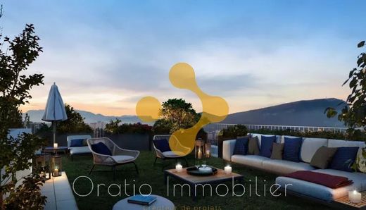 Apartment / Etagenwohnung in Annemasse, Haute-Savoie