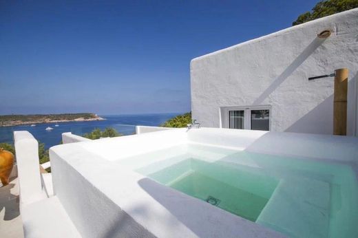 Luxus-Haus in Cala de Portinatx, Balearen Inseln