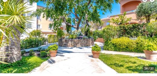 아파트 / 생 트로 페, Var