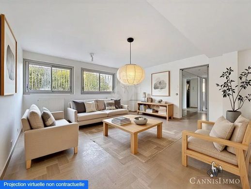 Apartment / Etagenwohnung in Cannes, Alpes-Maritimes