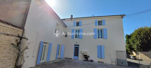 Edificio en Saint-Jean-d'Angély, Charenta Marítima