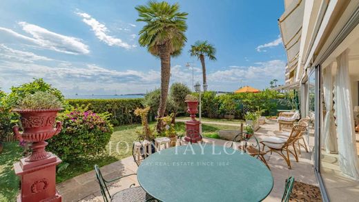 Apartment / Etagenwohnung in Cannes, Alpes-Maritimes