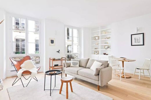 Apartment in Saint-Germain, Odéon, Monnaie, Paris