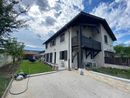 호화 저택 / Rives, Isère