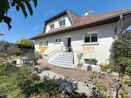 Luxury home in Domarin, Isère