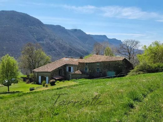 ‏בתים כפריים או חוות ב  Comps, Drôme