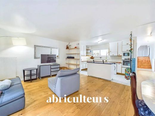 Apartment / Etagenwohnung in Nanterre, Hauts-de-Seine