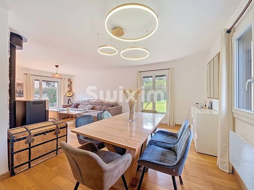 Luxus-Haus in Valserhône, Ain