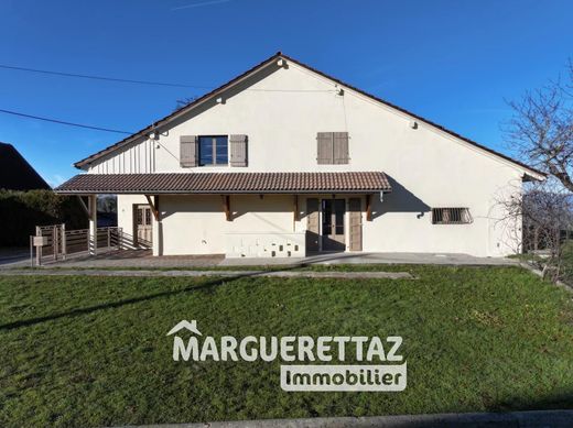 Marcellaz, Haute-Savoieのカントリー風またはファームハウス
