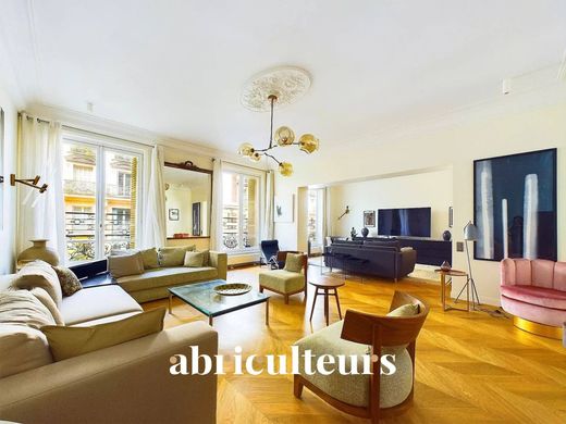 Apartment in Champs-Elysées, Madeleine, Triangle d’or, Paris