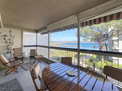 Apartment / Etagenwohnung in Mandelieu-la-Napoule, Alpes-Maritimes