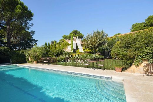 Maussane-les-Alpilles, Bouches-du-Rhôneの高級住宅