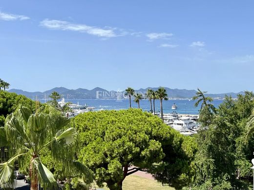 Apartment / Etagenwohnung in Cannes, Alpes-Maritimes