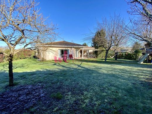 Luxury home in Tresses, Gironde