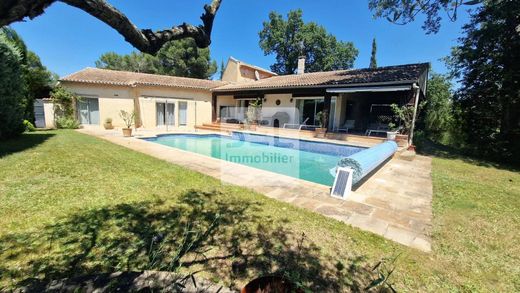 Πολυτελή κατοικία σε Uzès, Gard