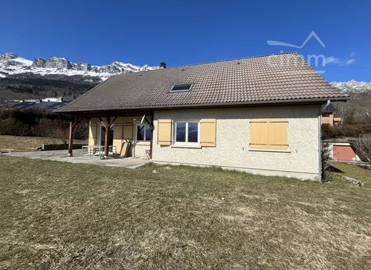 Элитный дом, Saint-Hilaire, Isère