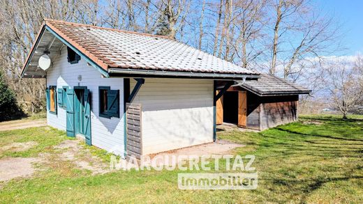 Chalet in La Roche-sur-Foron, Haute-Savoie