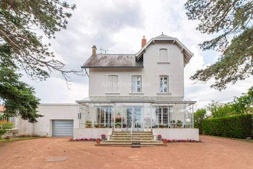 Luxus-Haus in Saint-Léger-sur-Roanne, Loire