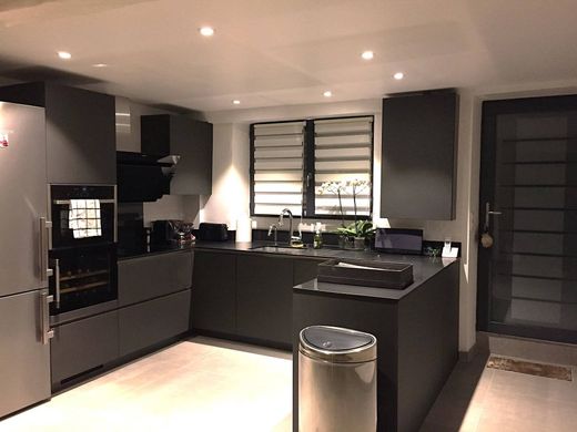 Luxury home in Feucherolles, Yvelines