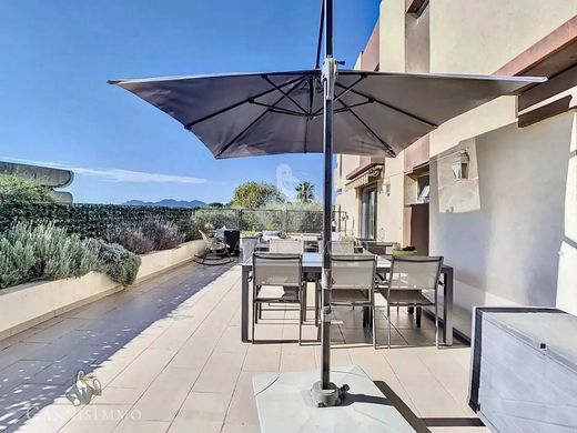 Apartment / Etagenwohnung in Le Cannet, Alpes-Maritimes