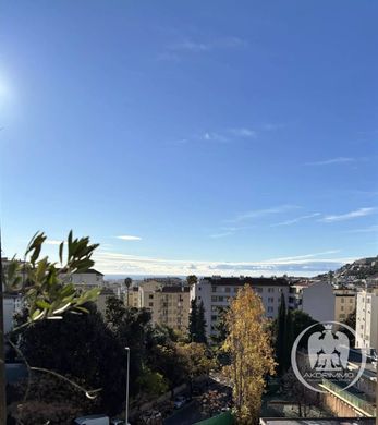 Apartment / Etagenwohnung in Nizza, Alpes-Maritimes