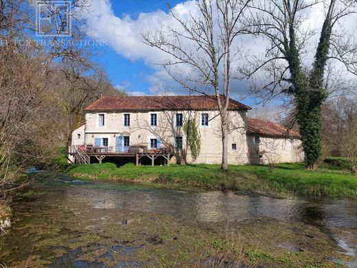 ‏בתים כפריים או חוות ב  Bourdeilles, Dordogne