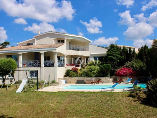 Luxury home in Saint-Palais-sur-Mer, Charente-Maritime