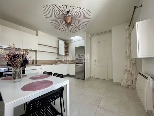Apartment / Etagenwohnung in Neuilly-sur-Seine, Hauts-de-Seine