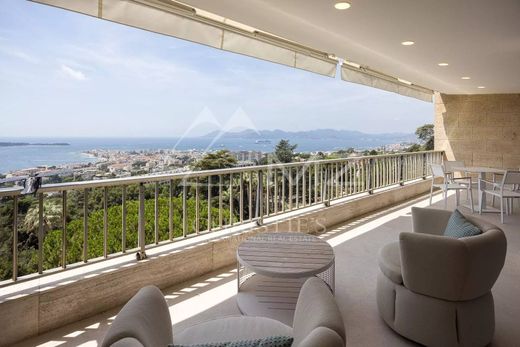Apartment / Etagenwohnung in Cannes, Alpes-Maritimes