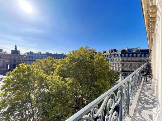 Apartment in Chatelet les Halles, Louvre-Tuileries, Palais Royal, Paris