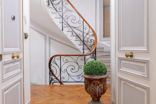 Apartment in La Muette, Auteuil, Porte Dauphine, Paris