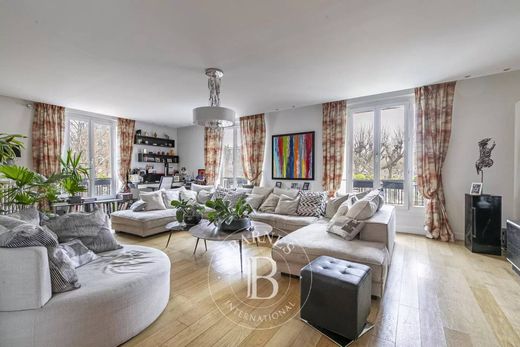 Apartment in Tour Eiffel, Invalides – Ecole Militaire, Saint-Thomas d’Aquin, Paris
