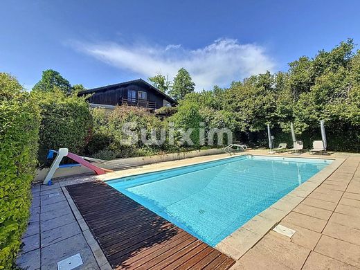 Luxury home in Grilly, Ain