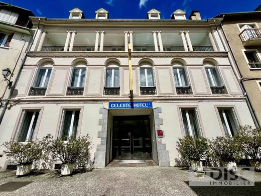 Hotel in Bagnères-de-Luchon, Upper Garonne