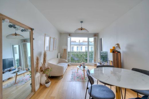 Apartment in Issy-les-Moulineaux, Hauts-de-Seine